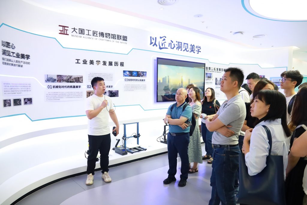 “漫走設(shè)計”打卡深圳 探索設(shè)計之都的創(chuàng)新密碼